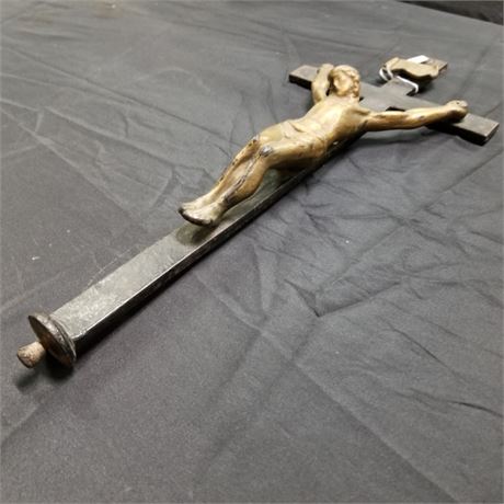 Cast Iron crucifix 9x12