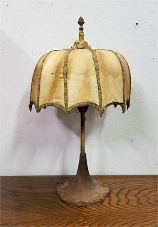 Antique Table Lamp (non working) 26"⬆️.