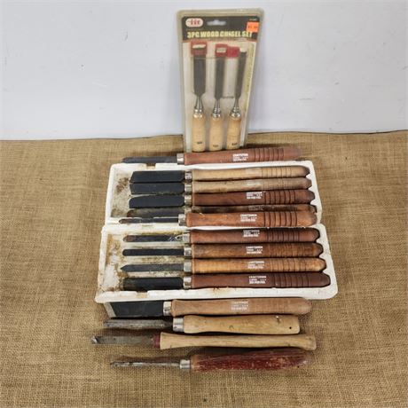 Assorted Wood Chisels (Mostly Craftsman)
