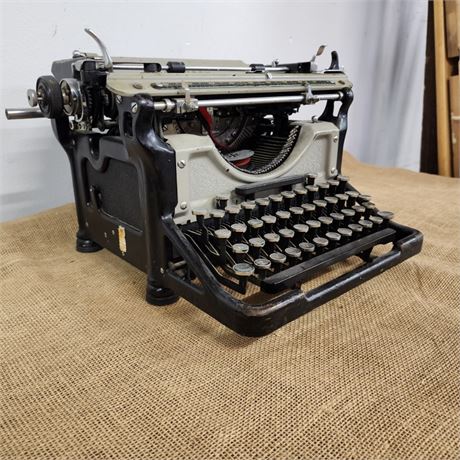 Vintage Underwood Ribbon Typewriter with Cover