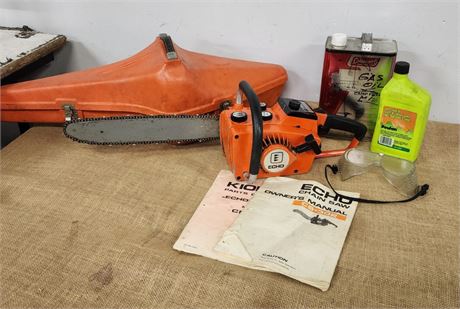 18" Echo 302 Chainsaw w/ Case/Oil/Fuel Can Full