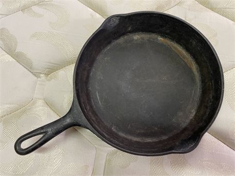 Antique Wagner Cast Iron Skillet w/ Heat Ring -