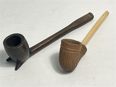 Wood Sitter & Clay Bowl Wood Pipes
