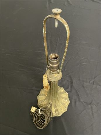 Antique Brass Tab le Lamp...19" Needs Rewiring