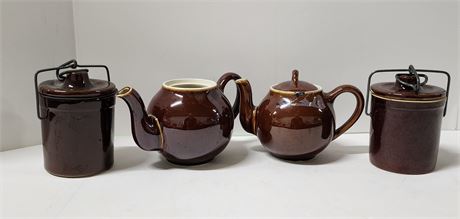 Collectible Hall Teapots & Cheesecrock Pair