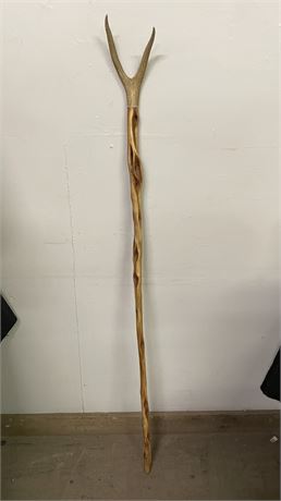 Diamond Willow Cane with Deer Horn Top...61"