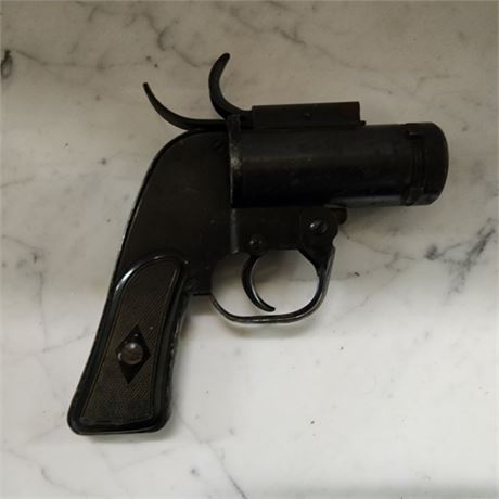 Vintage AN-M8 Pyrotechnic Flare Pistol