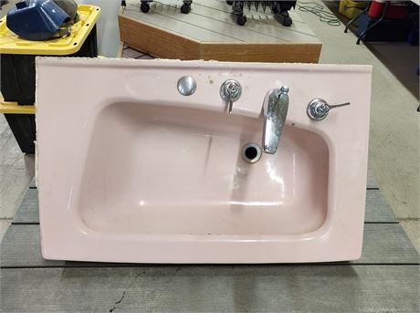 Cool Vintage Pink Hospital Maternity Ward Infant Bathing Sink, 30x19x6