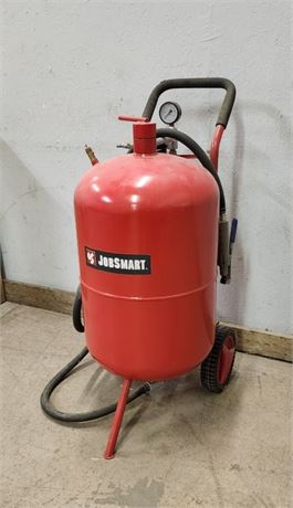 Like New Portable 20 gal Abrasive Blast Pot w/ Gun