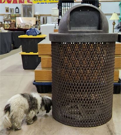 Rubber Coated Metal Mesh Lidded Trash Receptacle, 23x32