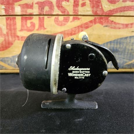 Vintage Shakespeare Wonder Cast Fishing Reel