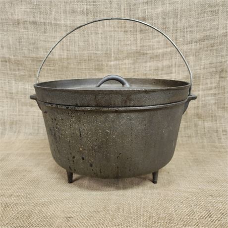 Cast Iron Footed Dutch Oven & Lid w/ Coal Lip - 11"➡️ 6"⬆️.