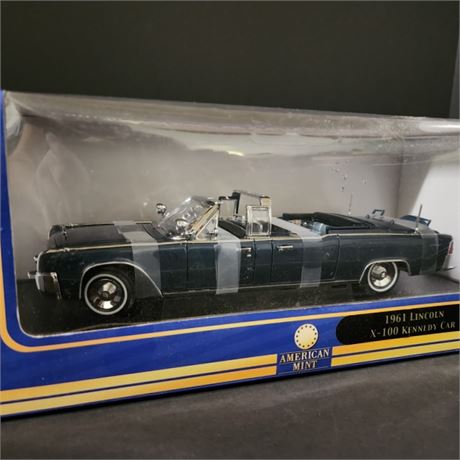 In- Box Vintage 1961 Lincoln JF Kennedy Die Cast Car...Sweet!!