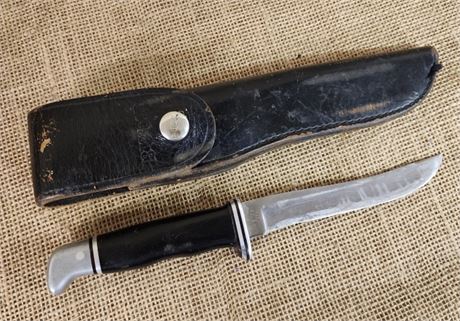 Vintage Buck Hunting Knife w/ Black Leather Sheath