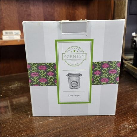 NIB Scentsy Warmer & Scent Bars