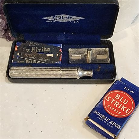 Vintage Gillette Razor ➕️ Extra Razors & Case