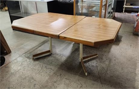 Dining Room Table w/ Leaf - 72x42