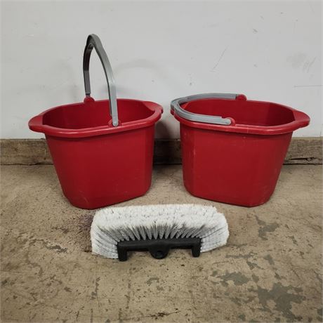 2 Wash Buckets & Soft Brush