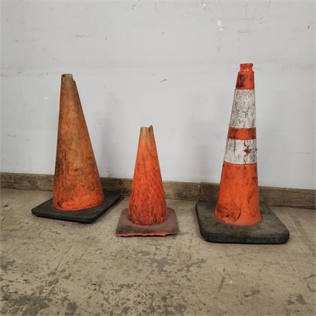 3 Construction Cones - 27"⬆️