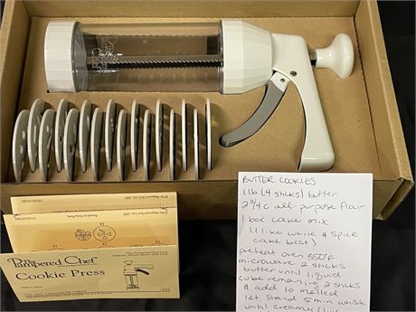 NIB Pampered Chef cookie Press