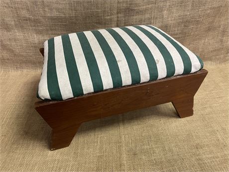 Small Vintage Kneeler/Footstool - 19x13x10