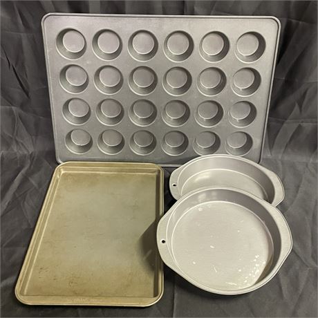 Assorted Baking Pans