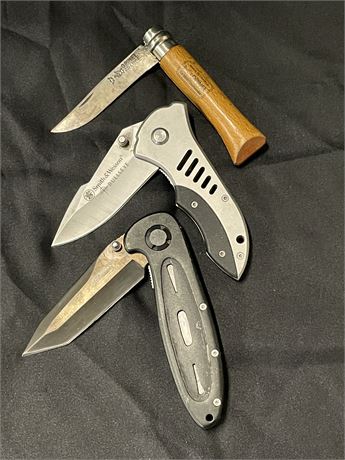 Assorted Folding Knife Trio