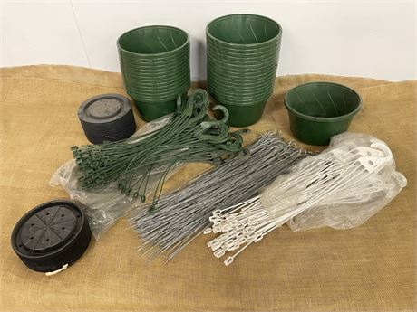 New Potted Plant Hangers w/ 32 Pots and Liners, 10"x6"