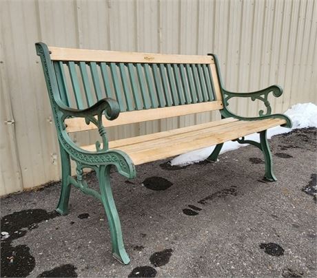 Regalia Outdoor Bench - 4'➡️