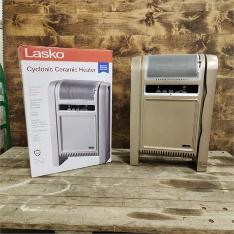 NEW Lasko Ceramic Heater