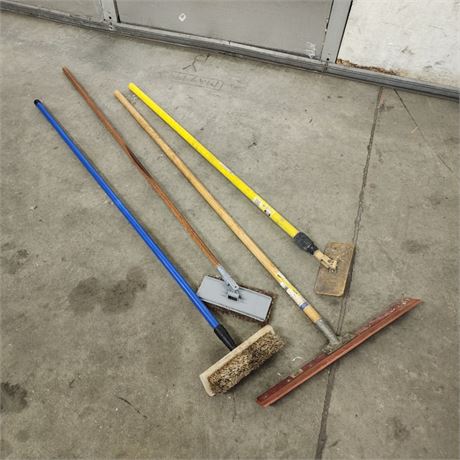 Floor Squeegee and Scrubbers