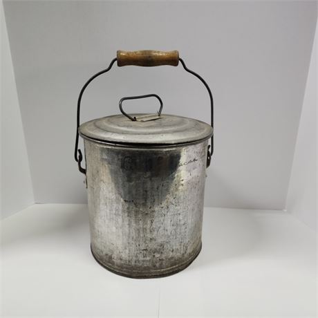 Vintage Tinware Pail w/ Lid - 14"⬆️.