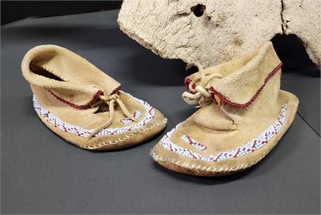 Native American Moccasins w Beadwork