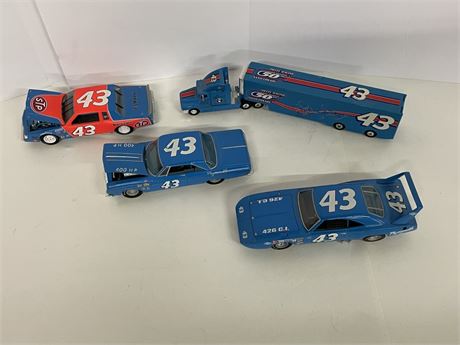 Richard Petty Nascar Die Cast Collectible Set