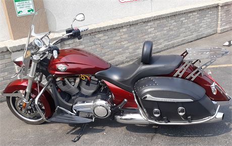 2011 Victory Cross Roads - 21,820 Miles - Cover Included-Clean Title