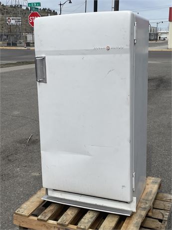 Vintage GE Refrigerator - Works! 30x30x60