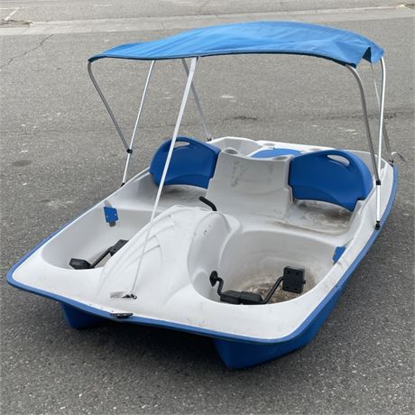 Peddle Boat w/ Topper - 62x93