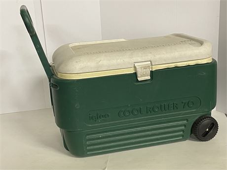 Igloo Rolling Cooler - 28x16x17