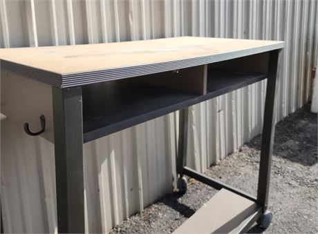 Rolling Work Bench/Desk - 40x20x34