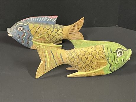 Vintage Hand Painted & Carved Wood Fish - 9"➡️