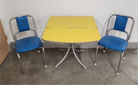 Vintage Chrome Kitchen Table & 2 Chairs (table missing one drop side)