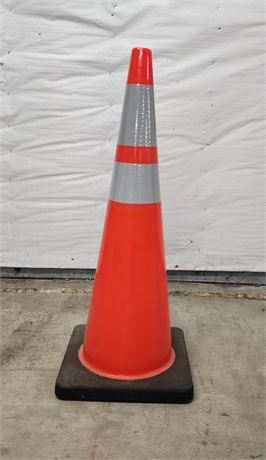 Like New Traffic/Safety Cone - 35"⬆️