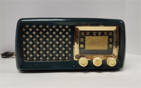 Vintage Silvertone Radio -Lights Work Also