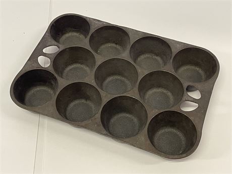 Wagner Cast Iron Muffin Pan - 11"x8"