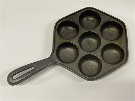 Cast Iron Biscuit Pan - 11"