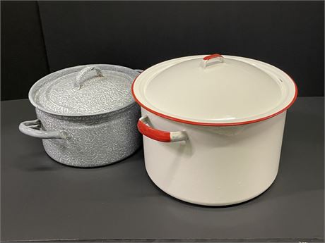 Enameled Metal Pot Pair w/ Lids - 10x5 & 11x8