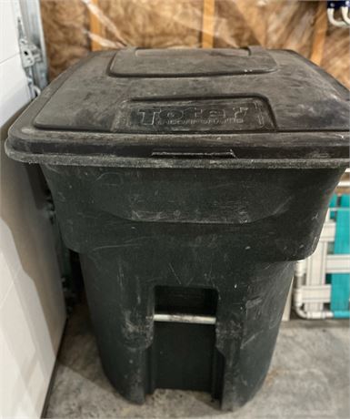 Toter Rolling Trash Bin