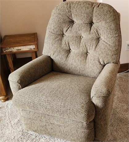 La-Z-Boy Rocker/Recliner Chair - 32x33x38