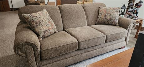 Nice Living Room Sofa & Matching Pillows - 89x38x77