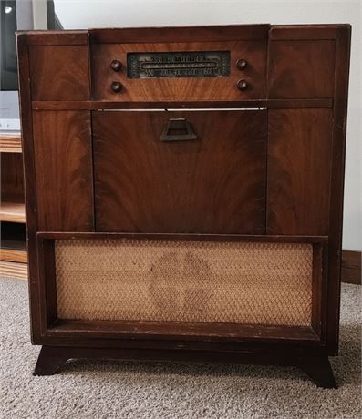 Antique Philco Radio/Turn Table - 30x15x34 - Turn Table Needs Work.